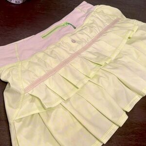 Lululemon size 8 skirt GUC